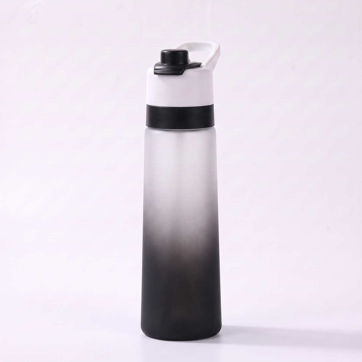 Botella con pulverizador 2 en 1: refréscate mientras entrenas