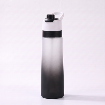 Botella con pulverizador 2 en 1: refréscate mientras entrenas