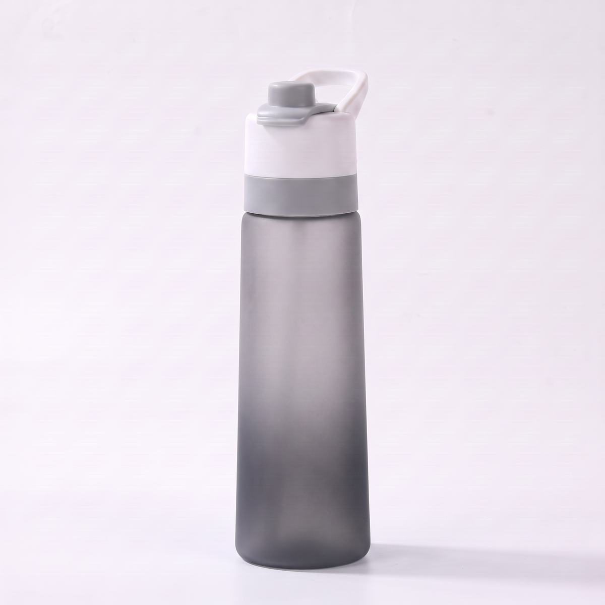Botella con pulverizador 2 en 1: refréscate mientras entrenas