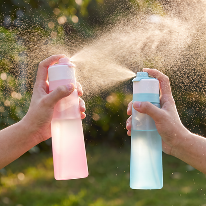 Botella con pulverizador 2 en 1: refréscate mientras entrenas